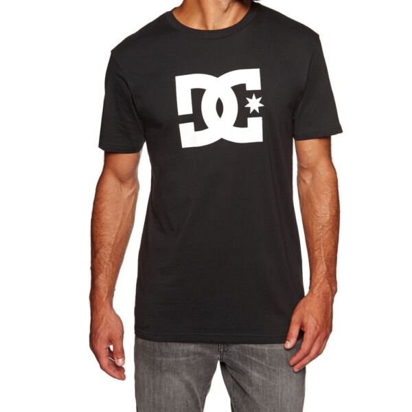fekete rövid ujjú DC póló, nagy fehér DC logóval