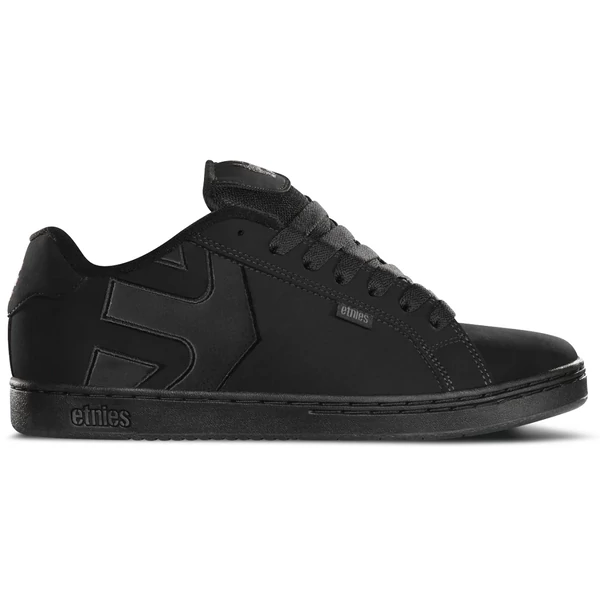 Etnies nubuck gördeszkás cipő, nagy fekete etnies logóval az oldalán